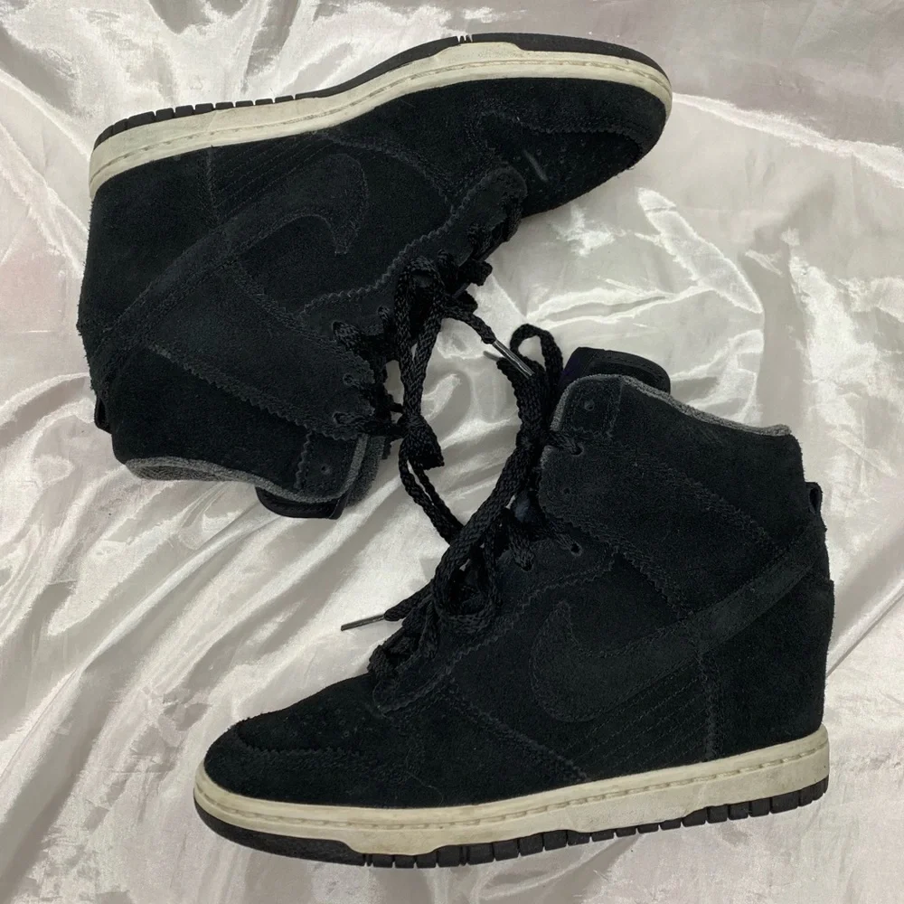 Nike Black and Purple Women's Sneakers - Picture 4 of 6